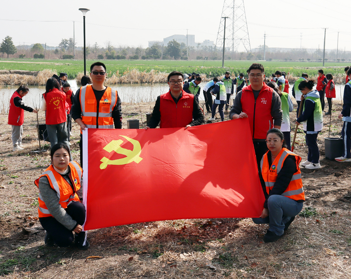 植此青綠 共樹春光 ——公司滬武SZ21標(biāo)與駐地村委會(huì)聯(lián)合開展植樹主題活動(dòng)